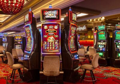 Why do some online slots offer mystery progressive jackpots?